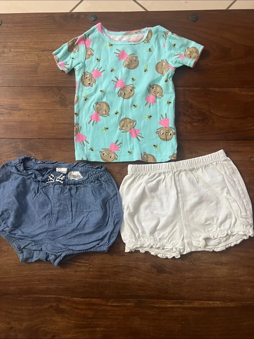 Little girls bundle of tops and shorts (15) Pink, Teal, Green, Blue Mix